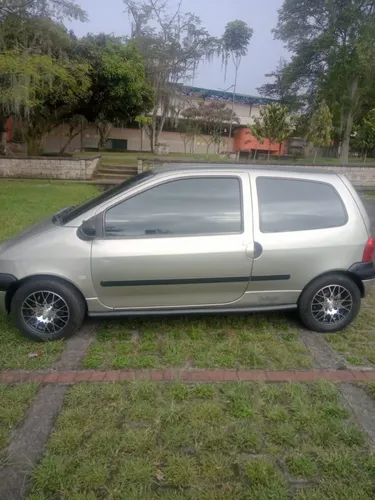 Renault Twingo Modelo 2003. ***POCO USO*** Aire, Llantas Nuevas, Rines de Lujo.