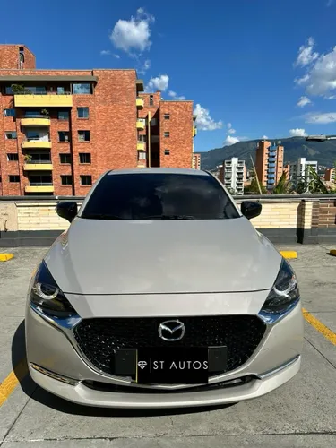 Mazda 2 Touring Carbón Edition 
